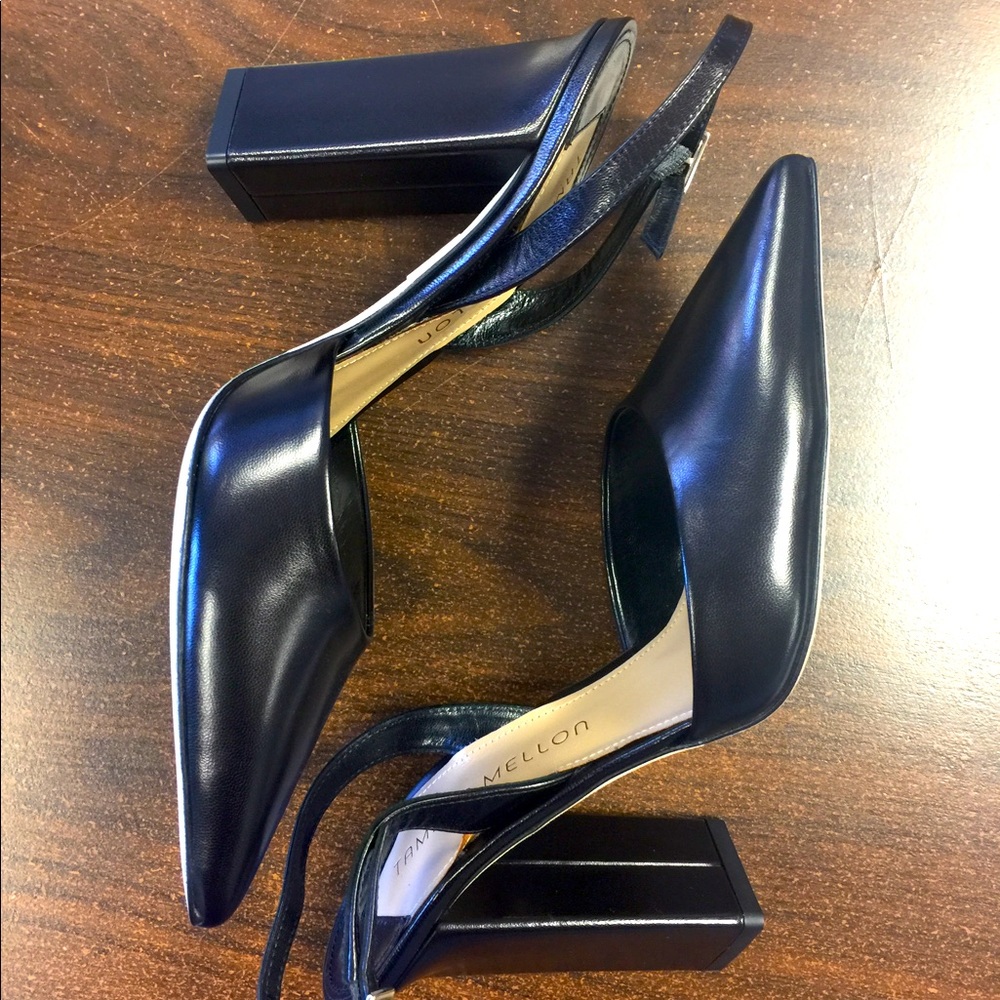 Tamara Mellon black leather closed toed heel (7)
